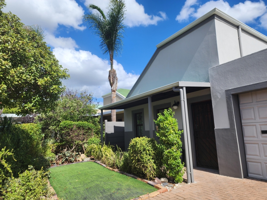 3 Bedroom Property for Sale in The Crest Western Cape